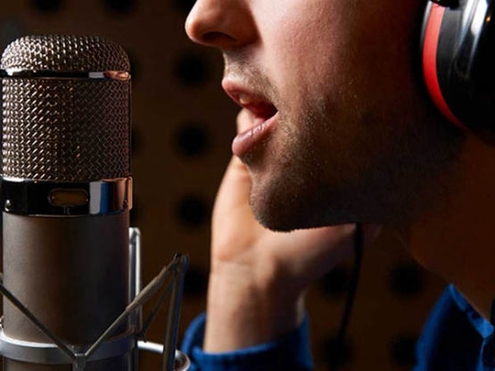 Traduzione e speakeraggio per audioguide. Contenuti audio per audio guide